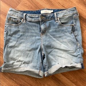 Torrid light colored denim shorts